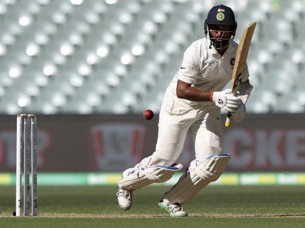 பந்தில் கவனம்