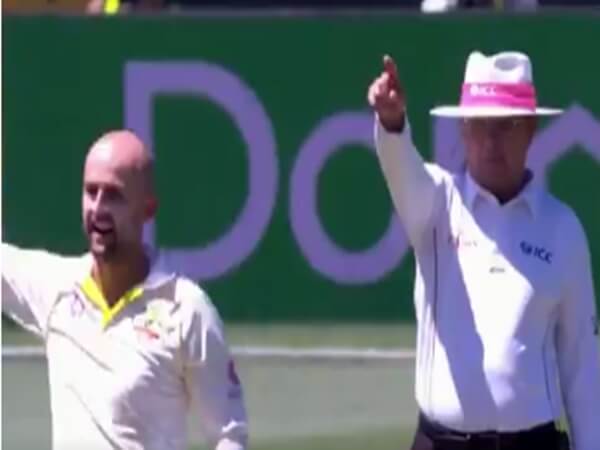 மூன்றாவது அம்பயர் முடிவு