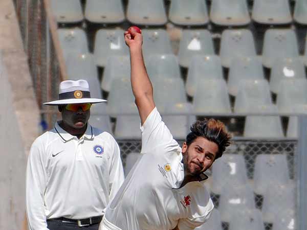 முதல் போட்டியில் காயம்