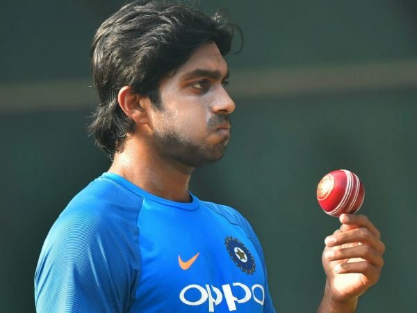 வேகப் பந்துவீச்சில் யார்?