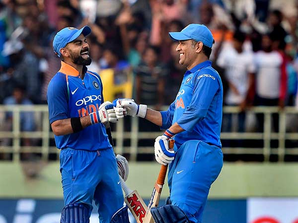 கோலி, தோனி கலக்கல்