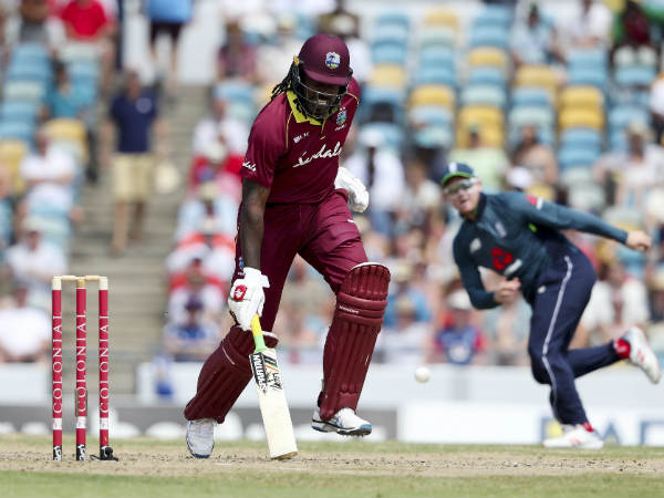 மொத்த சிக்ஸர்களில் சாதனை