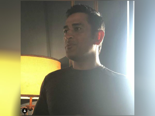 இரண்டு புகைப்படங்கள்