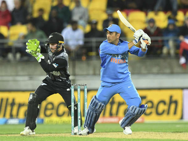 தோனி பேட்டின் மாற்றம்