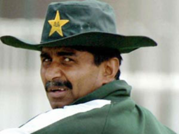 அரசியல் ஆசை இருக்கு