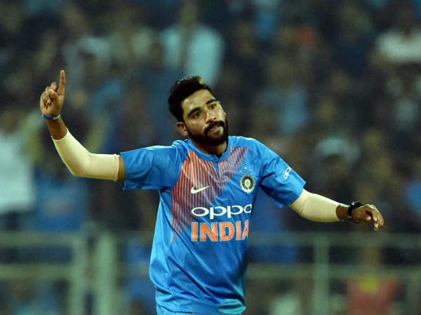 இடத்துக்கு காத்திருக்கும் வீரர்கள் இடத்துக்கு காத்திருக்கும் வீரர்கள்