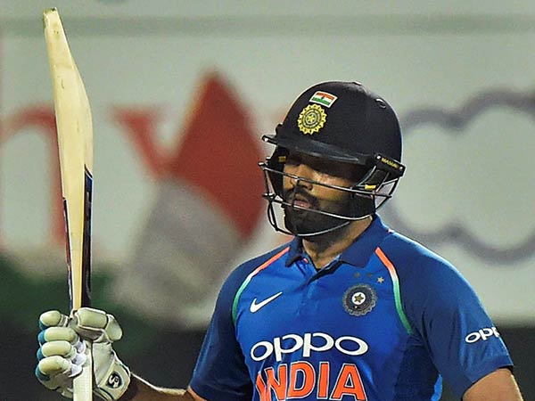 ரோஹித், தோனி அவுட் ரோஹித், தோனி அவுட்