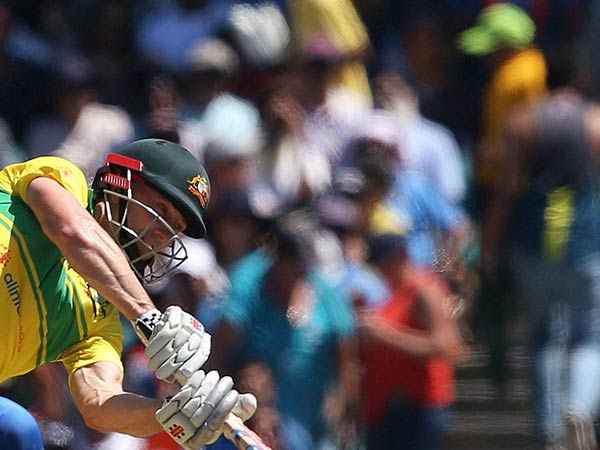 சுழற்பந்தில் விளையாடினார் 