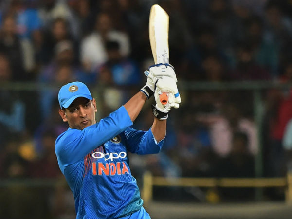 தோனி எந்த இடம்?