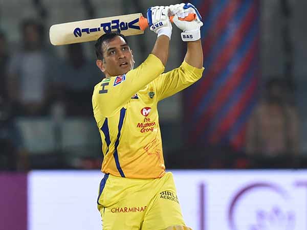 போட்டியில் தோனி போட்டியில் தோனி