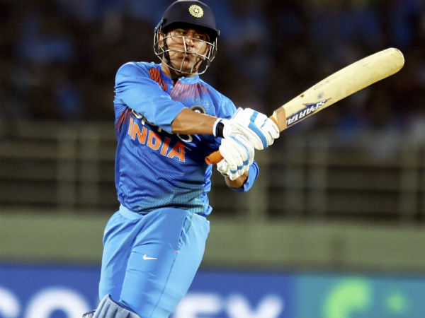 முதல் பந்தில் சிக்ஸ்