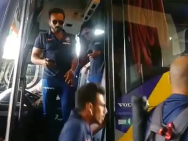 240 ரன்கள் எடுத்து வெற்றி 