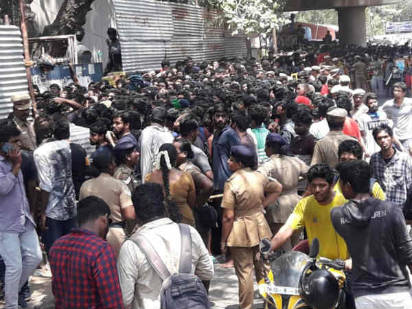 போலீஸ் பாதுகாப்பு 