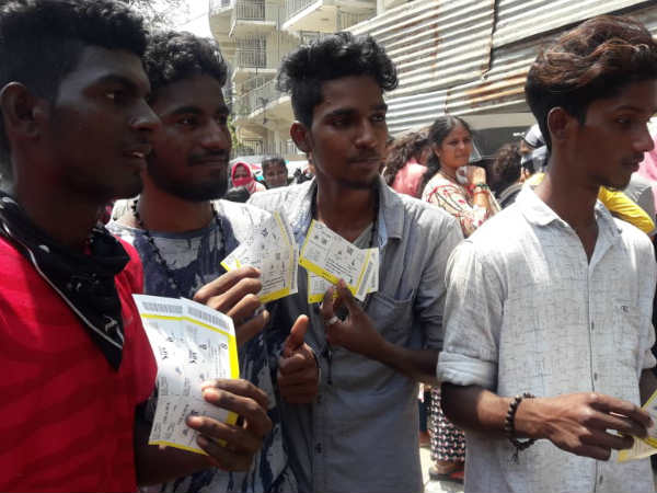 காத்திருந்த ரசிகர்கள் 