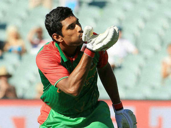 சர்க்கார் ஆட்டமிழந்தார் 