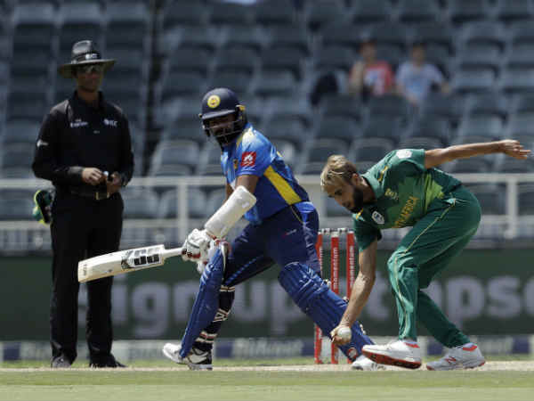 220 ரன்கள் குவிப்பு 