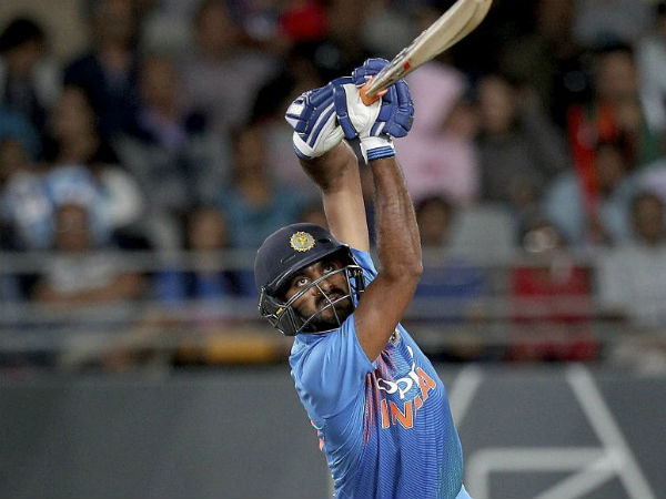 ஜாதவ்வும் அவுட் 