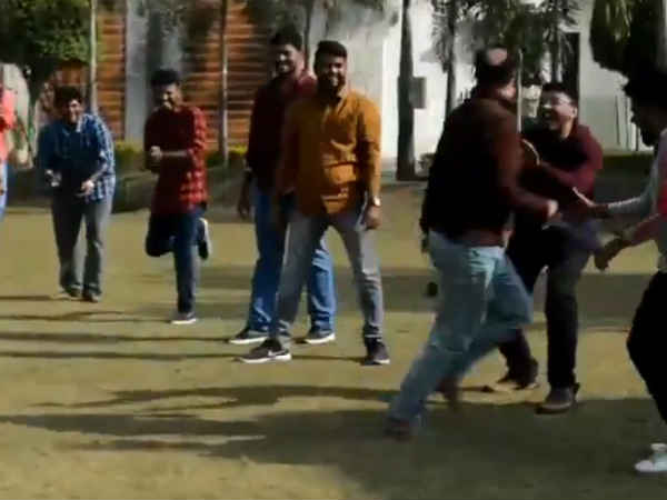 குறையாத ரசிகர்கள் 