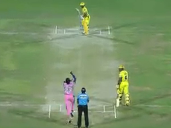 கட் ஷாட் ஆடிய ஜாதவ்