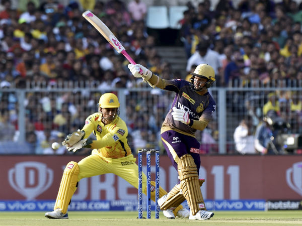 அசத்தல் பௌலிங்