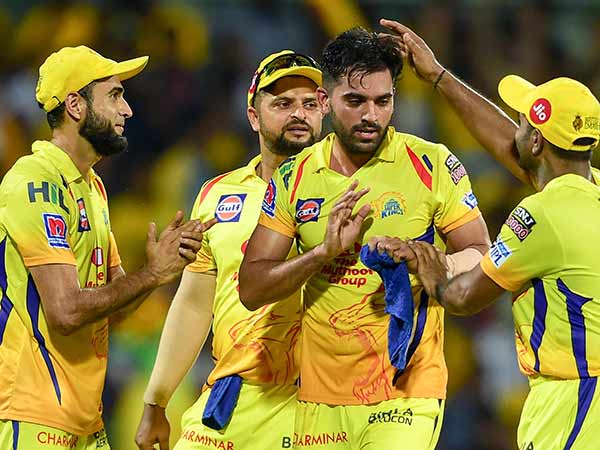 காத்திருக்கும் ரசிகர்கள் 