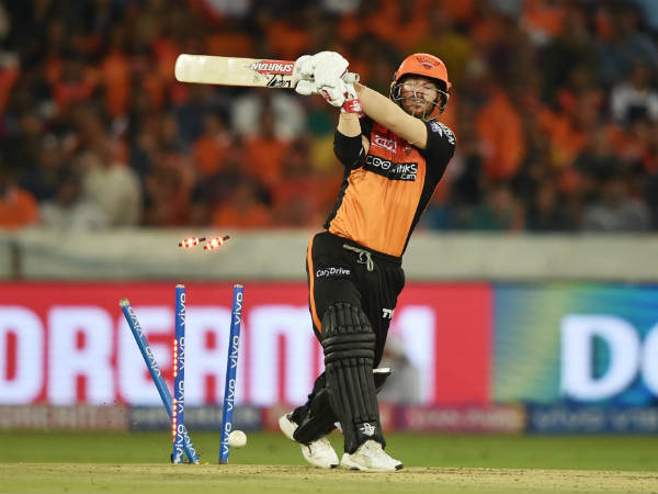 டேவிட் வார்னர் அவுட்