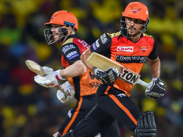 வெளியேறிய வார்னர் 