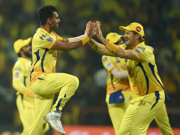 தீபக் சாஹர் பௌலிங்