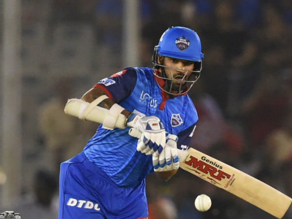 அவுட்டானார் தவான் 