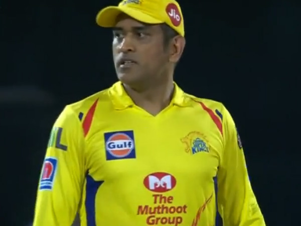 தோனிக்கு ஆதரவு தோனிக்கு ஆதரவு