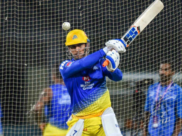 தோனி சிக்சர் 