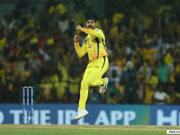 வேகப் பந்துவீச்சு சராசரி வேகப் பந்துவீச்சு சராசரி