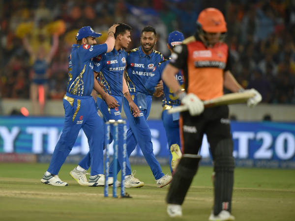 முதல் பந்தில் வார்னர் அவுட்