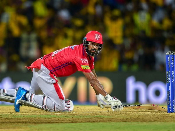 விக்கெட்டை இழந்தார்