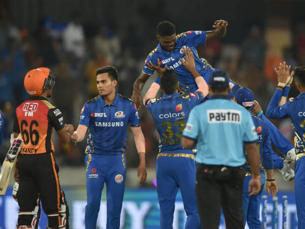 அல்சாரிக்கு பாராட்டு 