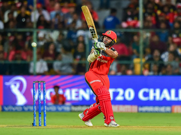 பார்த்திவ் அதிரடி