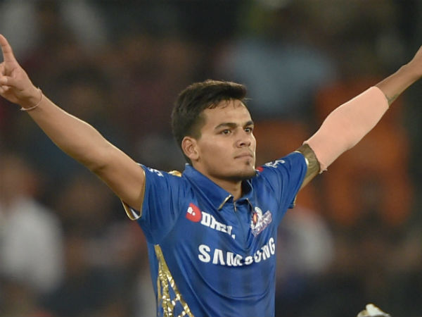 சாஹர் பந்துவீச்சு