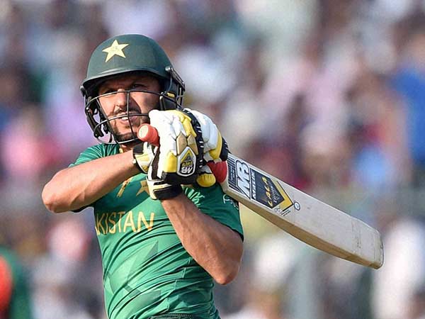 21 வயதில் அறிமுகம் 