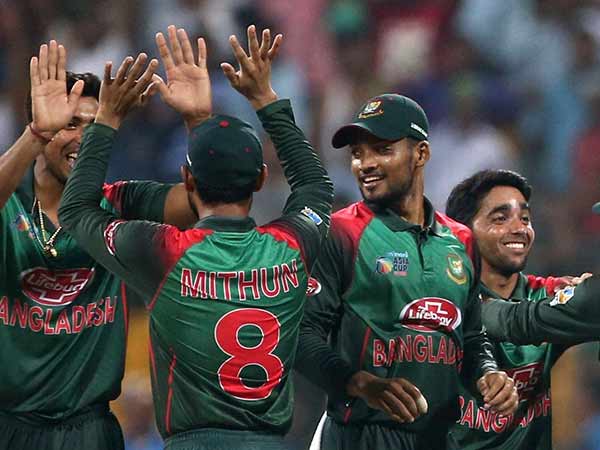 கடைசி பந்தில் வெற்றி 