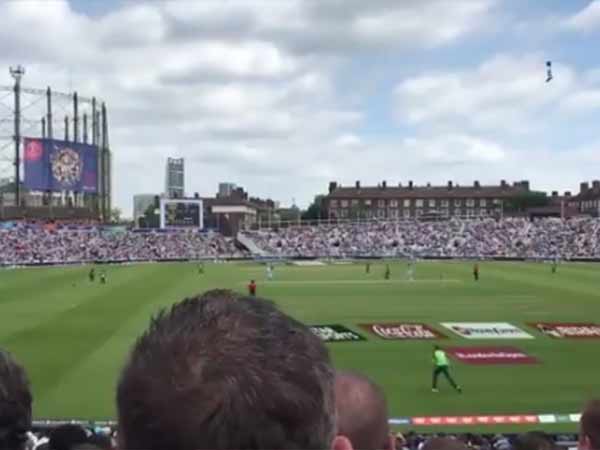 முதல் ஓவரிலேயே மோசம் முதல் ஓவரிலேயே மோசம்