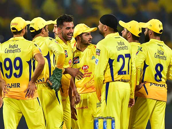 அணி வீரர்களின் பட்டாளம் 