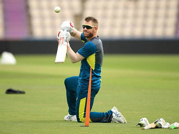 வார்னருக்கு காயம் 