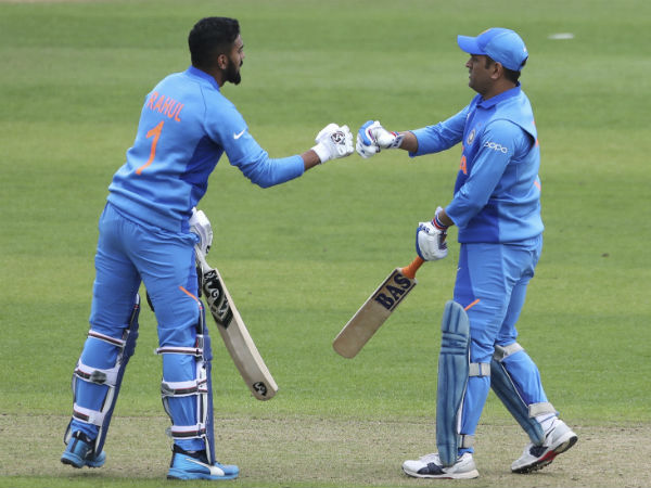 ராகுல் - தோனி அபாரம் ராகுல் - தோனி அபாரம்