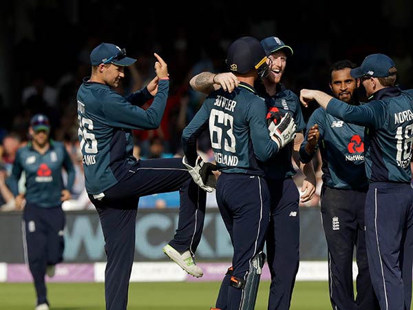 ரசிகர்கள் குஷி ரசிகர்கள் குஷி