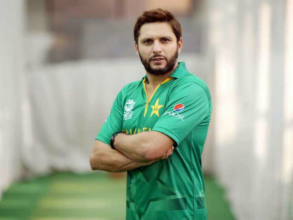 வயது சர்ச்சையில் அப்ரிடி 