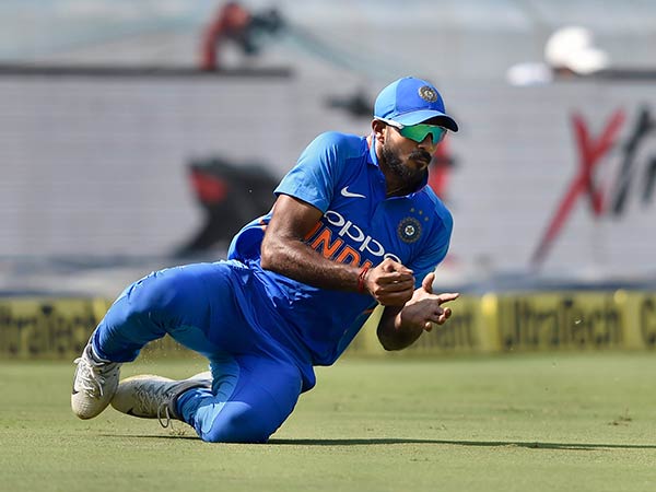 வலியால் துடித்தார்