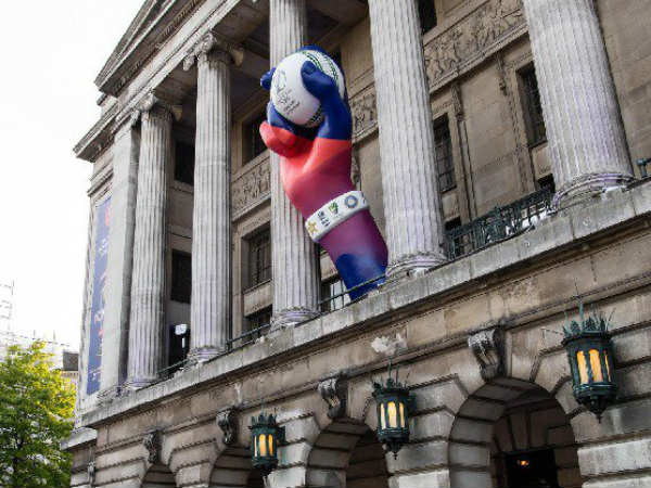 பாடலுடன் தொடங்கியது 