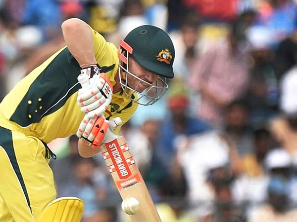 வார்னர் திணறல்