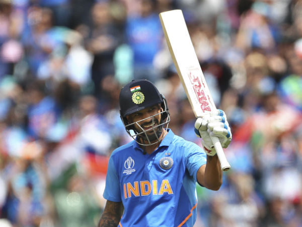 அடித்து ஆடினார் 