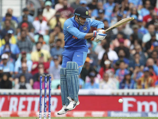 தோனிக்கு 3வது இடம் 